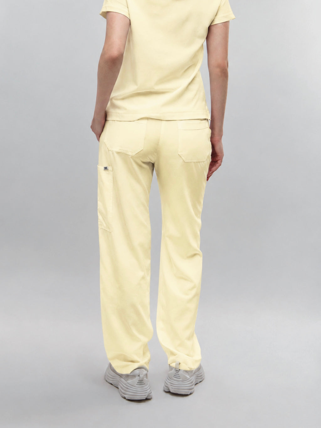 Conjunto Filipina Clásica + Pantalón Recto Dama