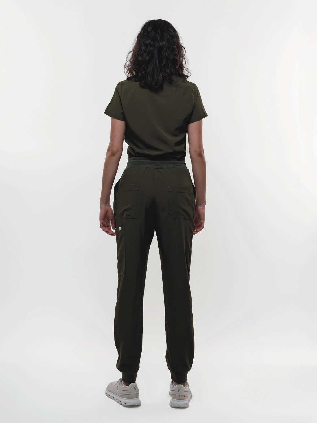 Conjunto Filipina clásica + Jogger Dama