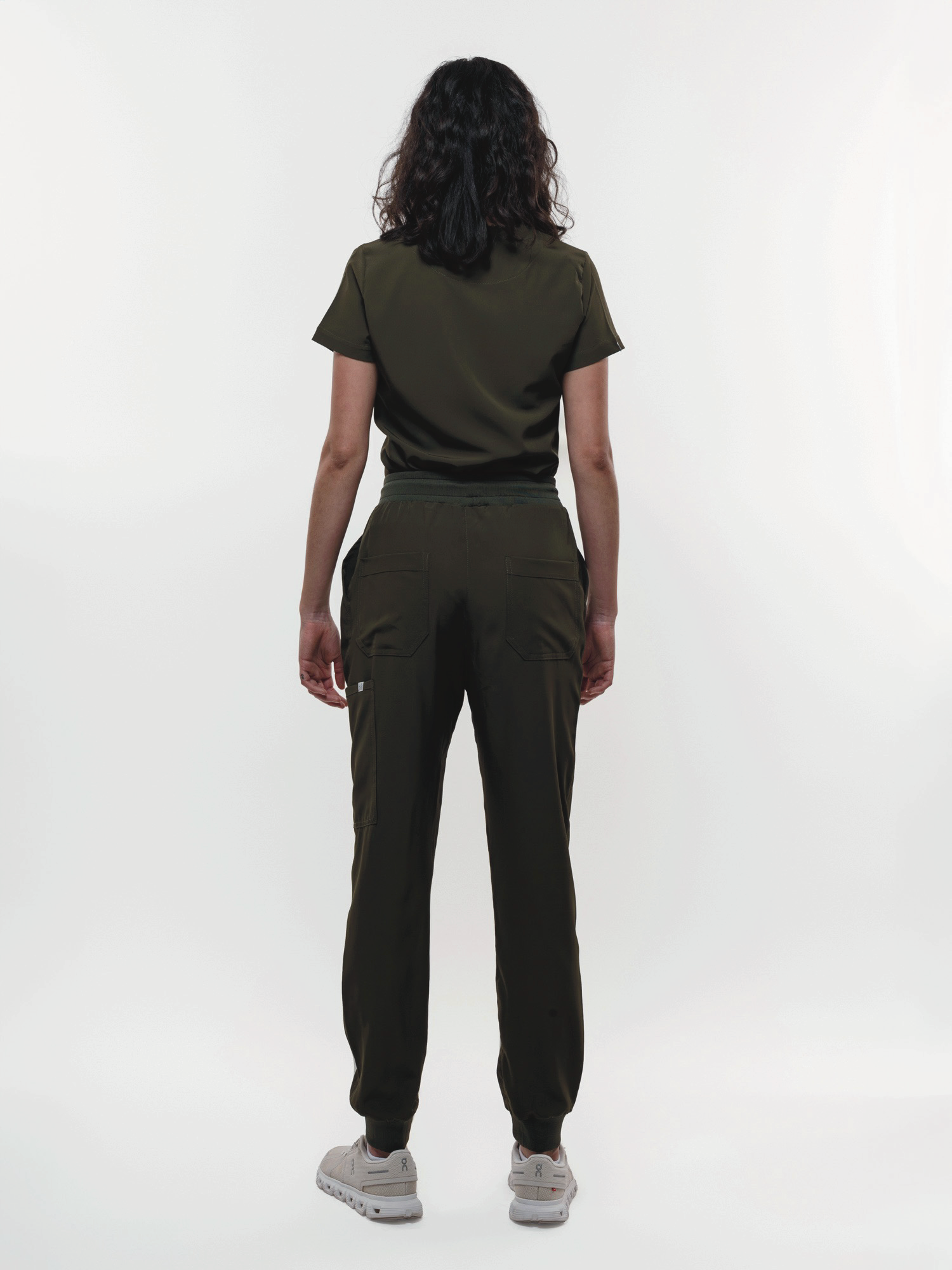 Conjunto Filipina clásica + Jogger Dama