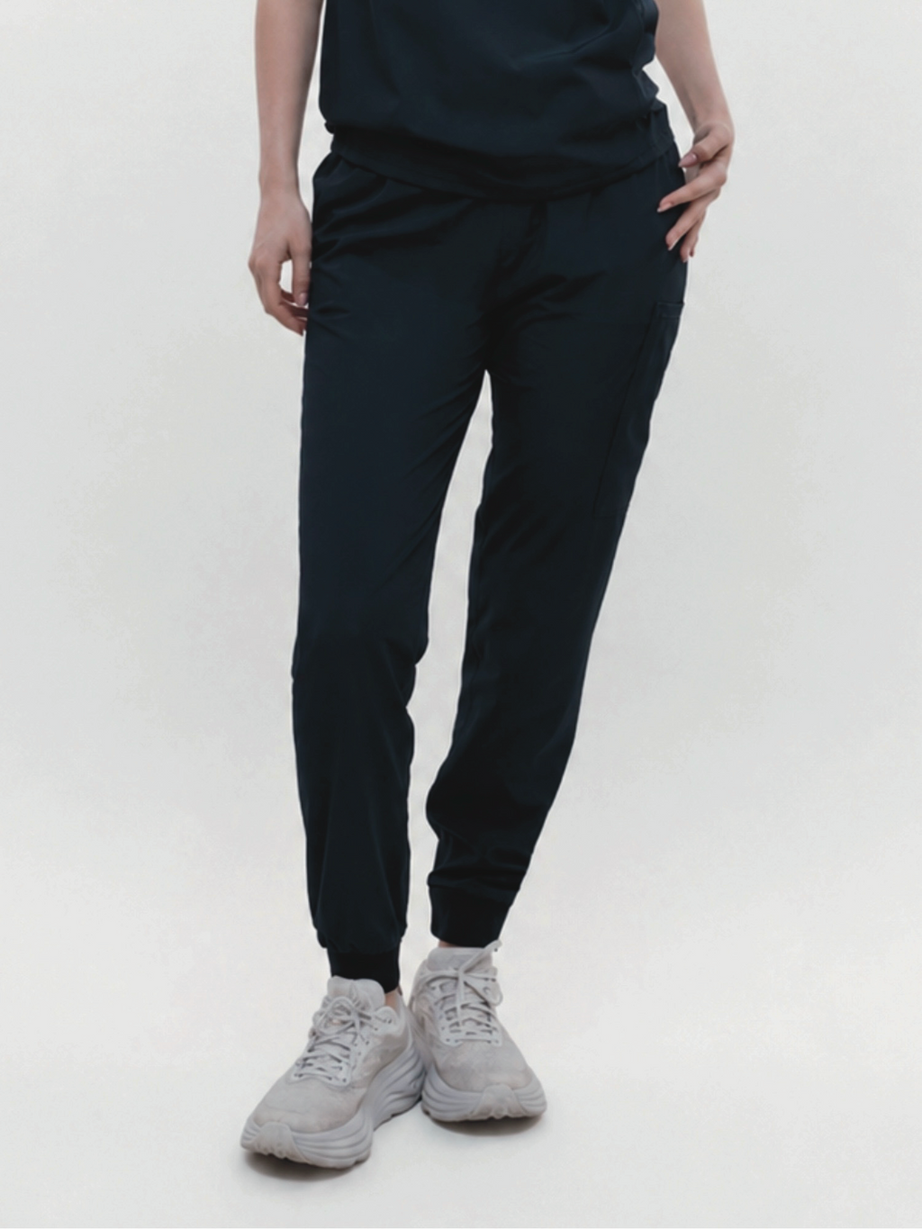 Conjunto Filipina clásica + Jogger Dama