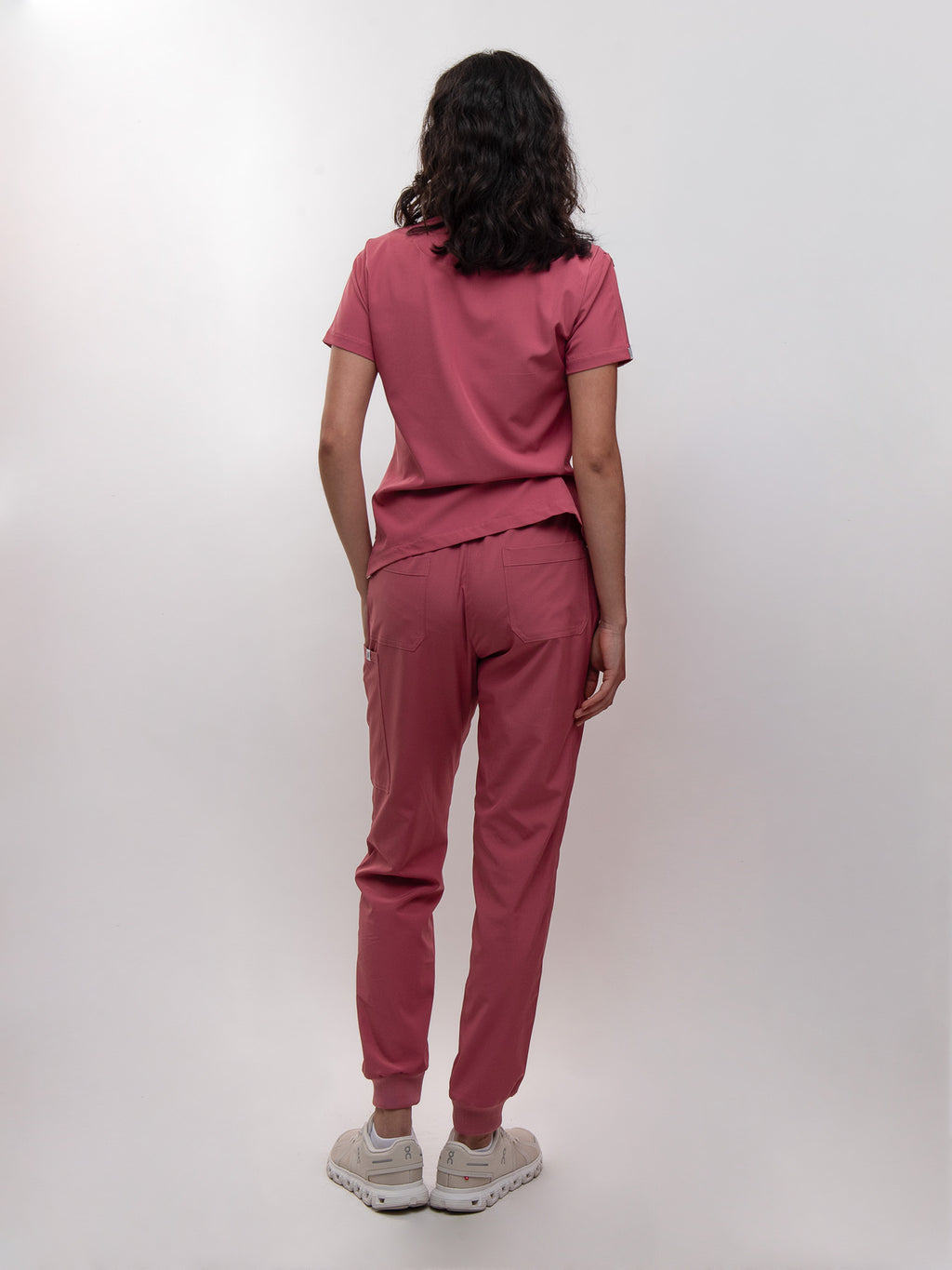 Conjunto Filipina clásica + Jogger Dama