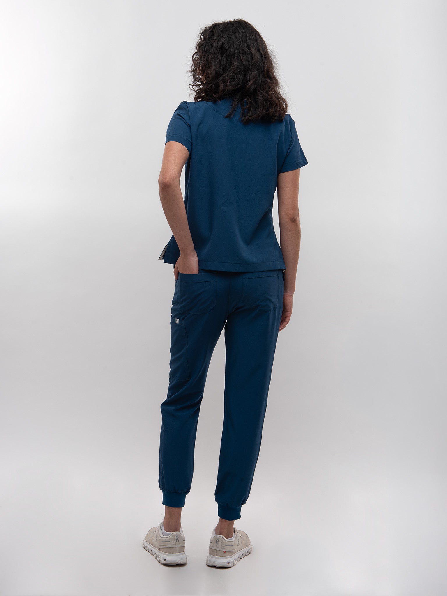 Conjunto Filipina clásica + Jogger Dama